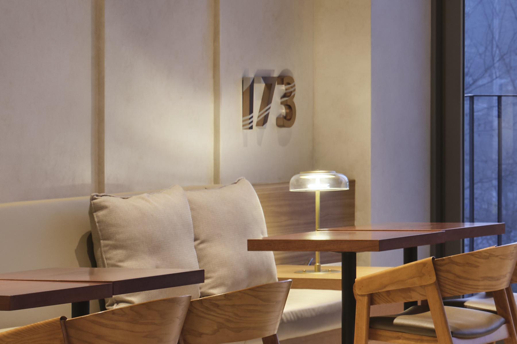 No.173  Paul Bassett Daegu Manchon DT店 韓国