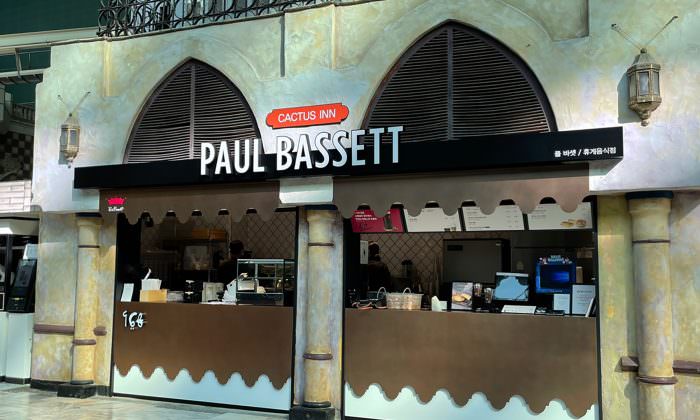 No.168  Paul Bassett Lotte world Adventure Store