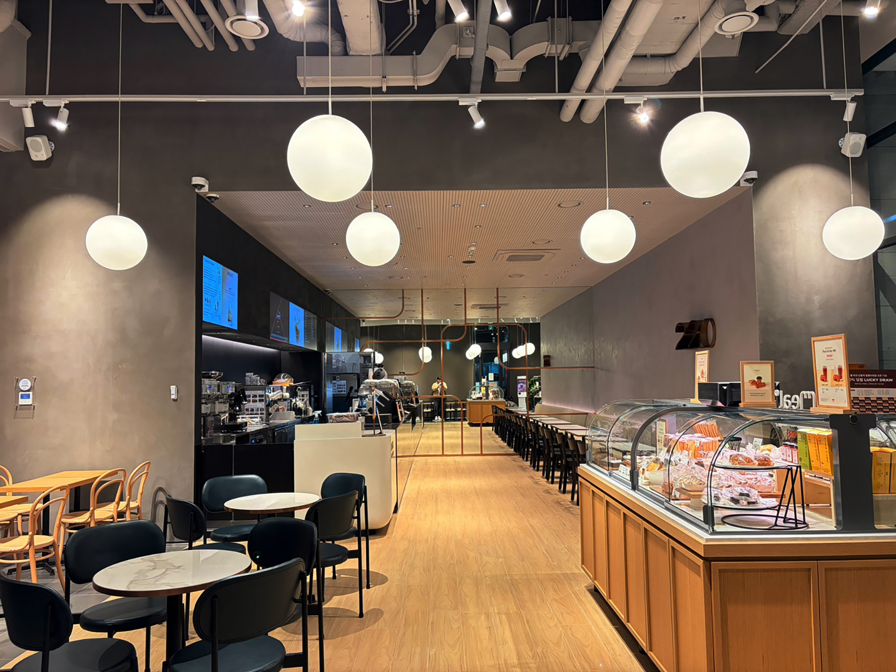 No.220 Paul Bassett Seolleung station