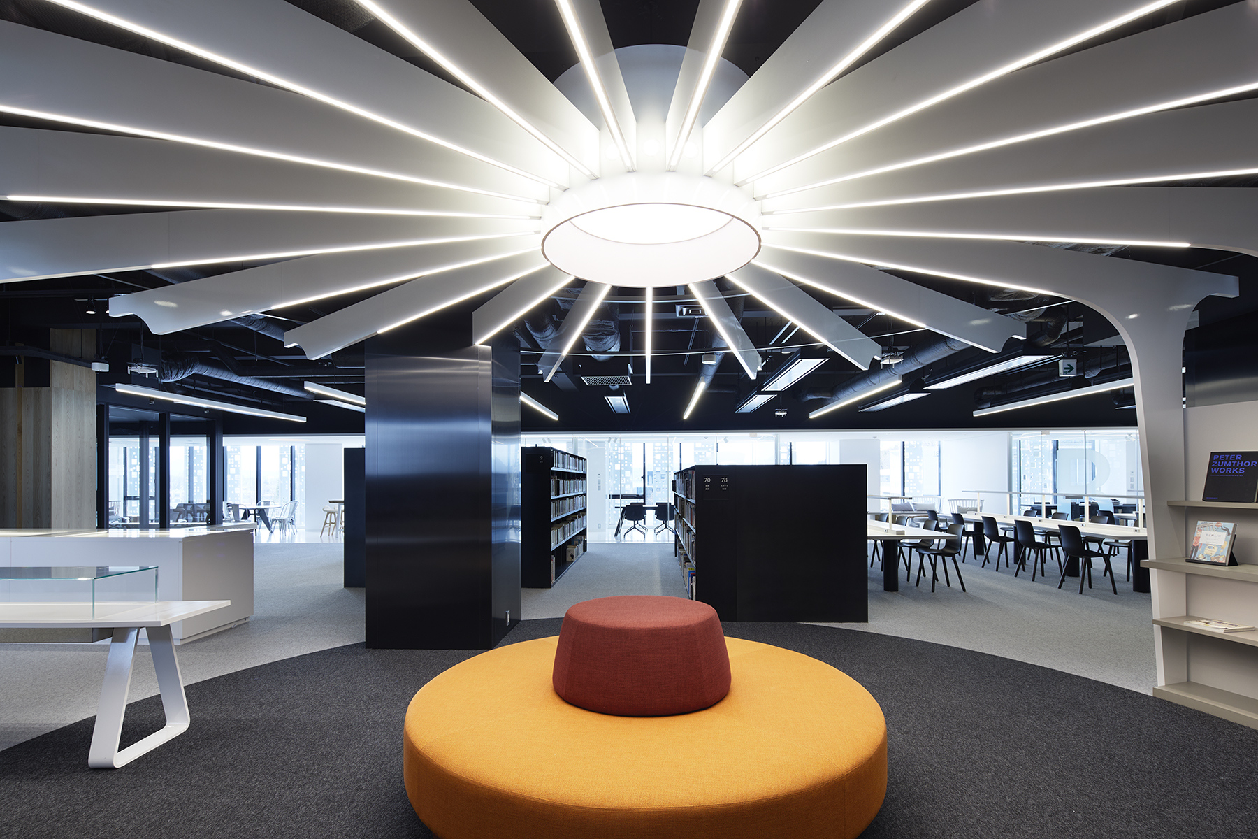 工学院大学ラーニングコモンズ LC8